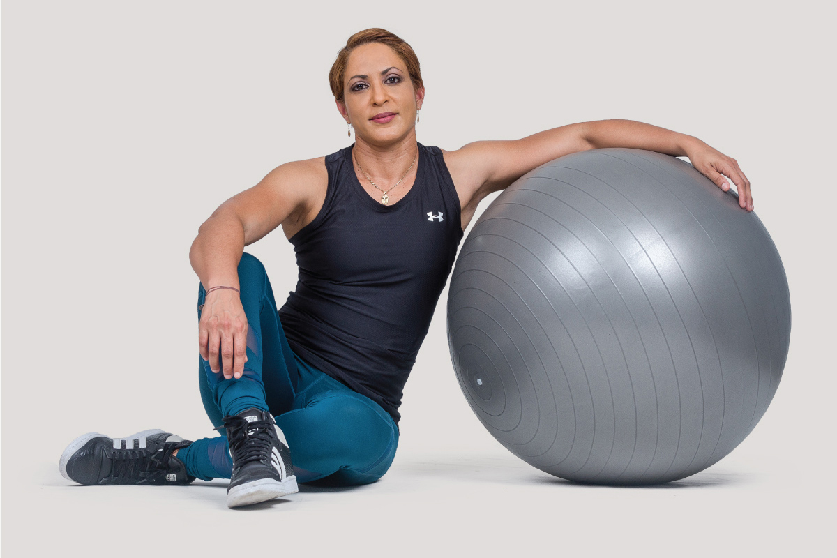 6 best stability ball exercises for sexy abs and core